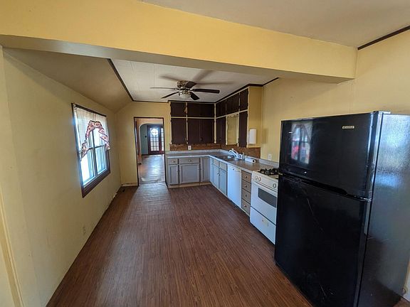 2nd image of 205 Birch St E