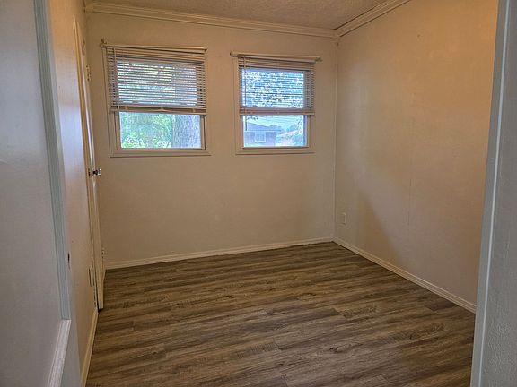 2nd image of 946 S Hampton Rd