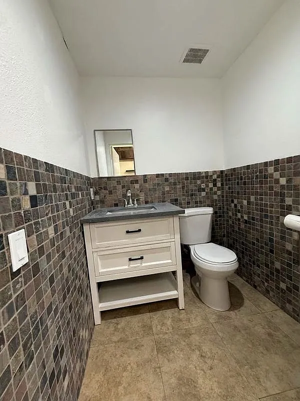 Studio, 1.0 bath, 750 sqft, $2,250 — Photo 2