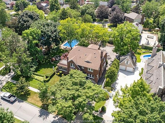 2nd image of 219 Jefferson Blvd