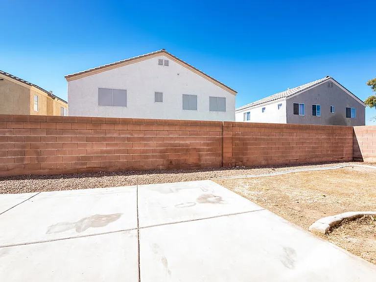 2205 Royal Caribbean Ave — Photo 17