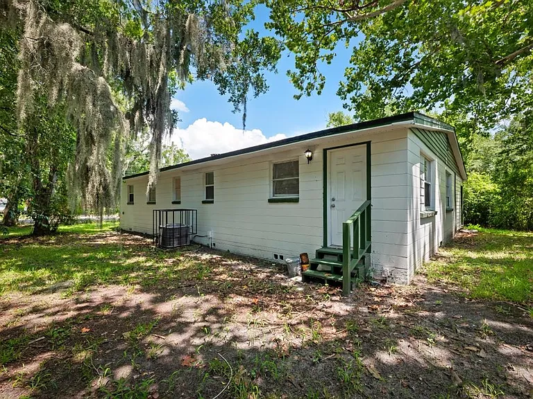 7903 New Kings Rd — Photo 2