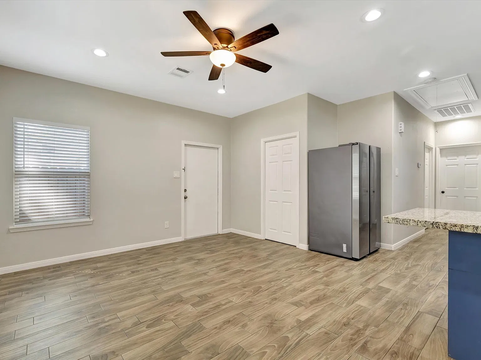 2 bed, 2.0 bath, 900 sqft, $1,650 — Photo 3