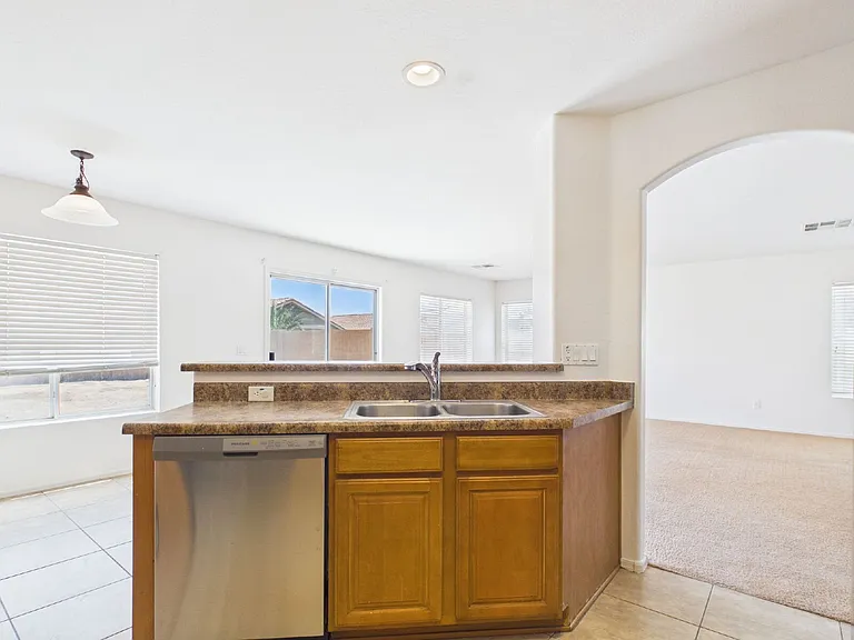 1661 W Harding Ave — Photo 9