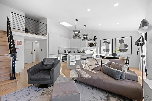 Sold by REMAX Elite | media 6