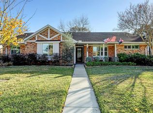 5423 Queensloch Dr, Houston, TX 77096