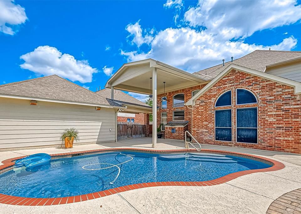 1st image of 2422 Falcon Knoll Ln