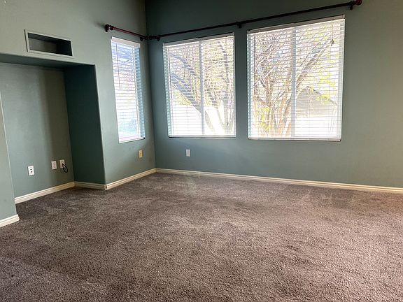 3rd image of 189 E Mountain Peak Dr
