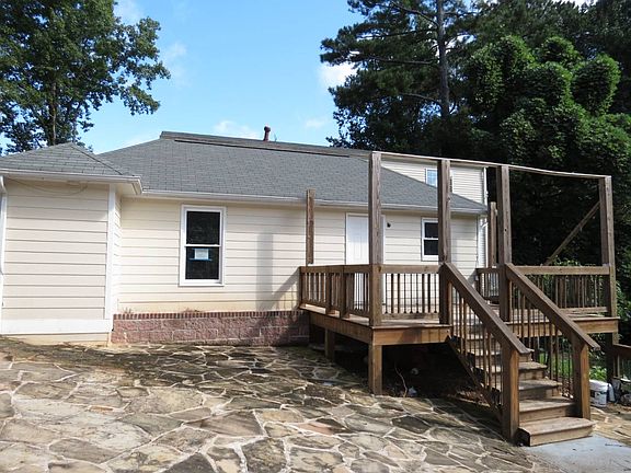 4th image of 1382 Silver Lake Dr