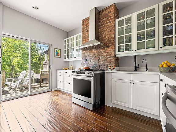 3rd image of 170 26th St