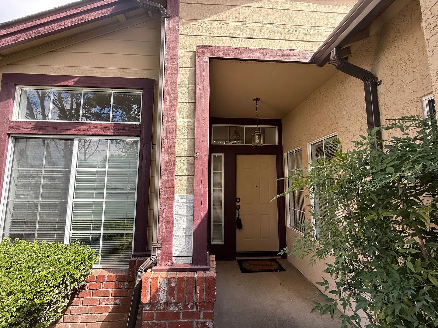 3 bed / 2 bath | Elk Grove Home Available Now — Photo 2