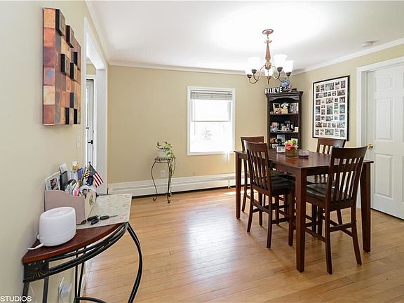 5th image of 129 Willard Ave