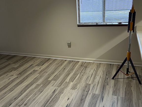 5th image of 1570 W Pond Dr #15