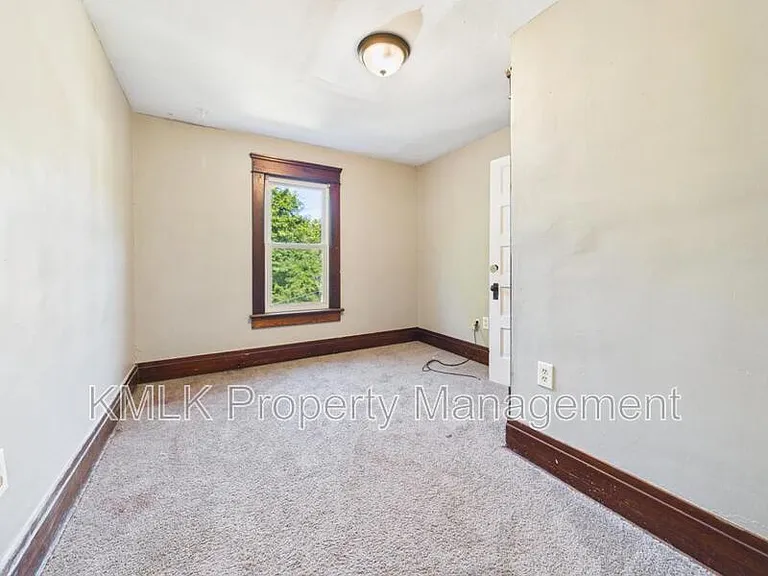 701 Kling St — Photo 36