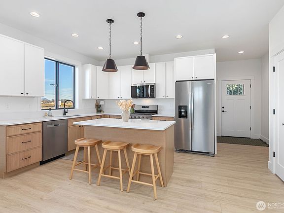 5th image of 1005 Night Hawk Way