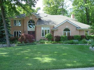 1064 Paddock Ct, Troy, MI 48098