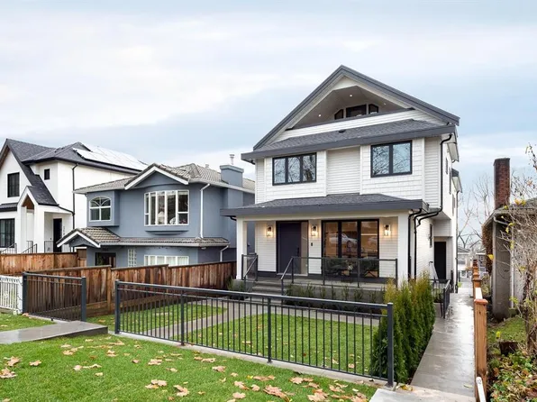 3582 E Pender St #2, Vancouver, BC V5K 2E3