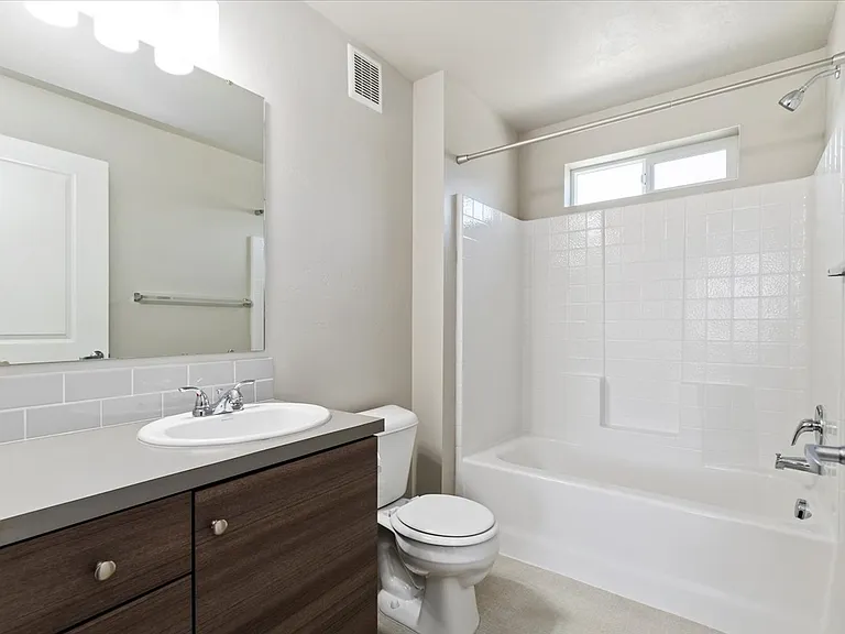 WhistleStop Apartments — Photo 36