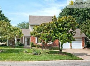 7734 Woodstone Ln, Lenexa, KS 66217