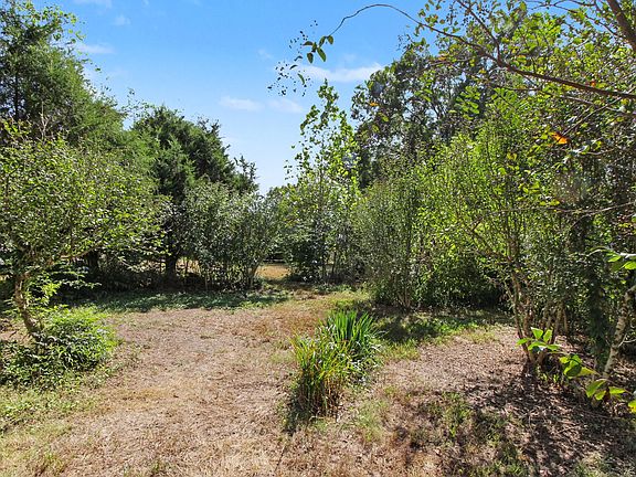 3rd image of 10 Laminack Cir