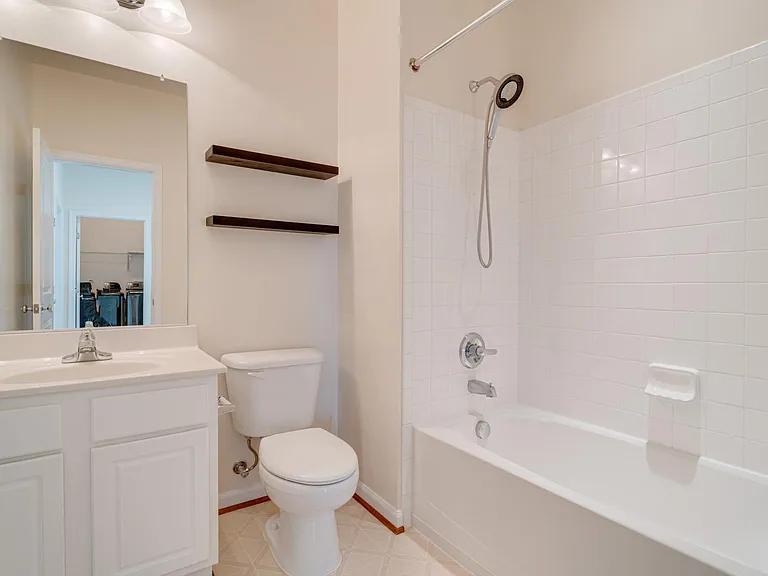 74 Pike Pl — Photo 32