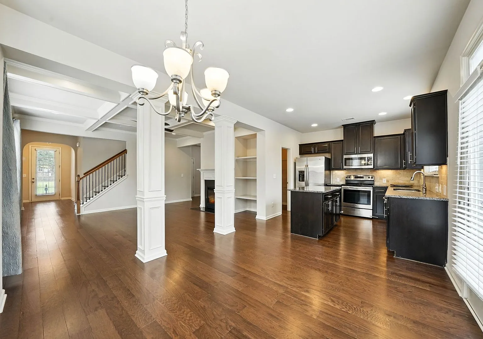 Gorgeous End Unit Townhome! — Photo 3