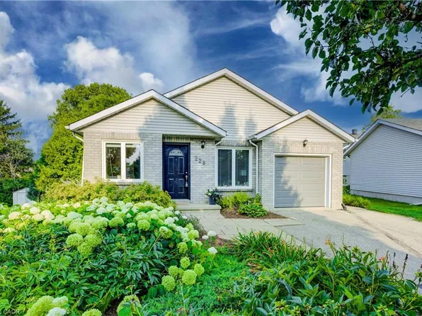 228 Haldane Ct, Waterloo, ON N2T 1T7
