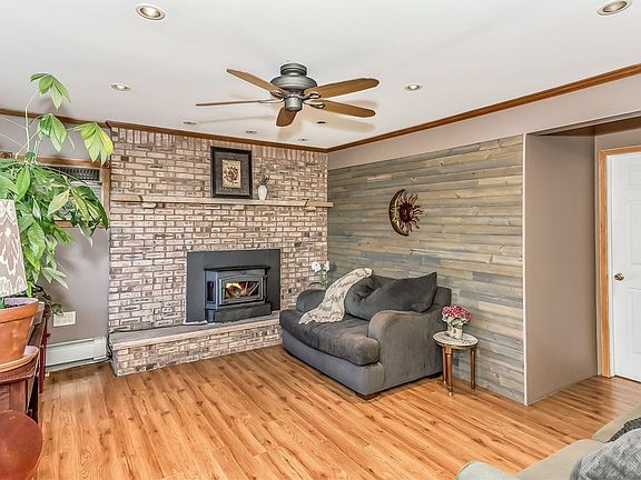 4th image of 186 Swan Ln