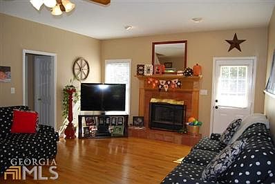2nd image of 643 Chandler Heights Cir