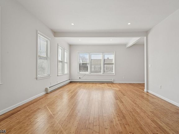 3rd image of 403 Abington Ave Floor 1