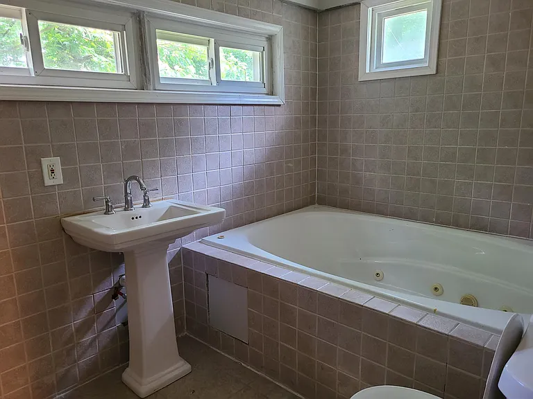 601 S Elizabeth Pl NW — Photo 10