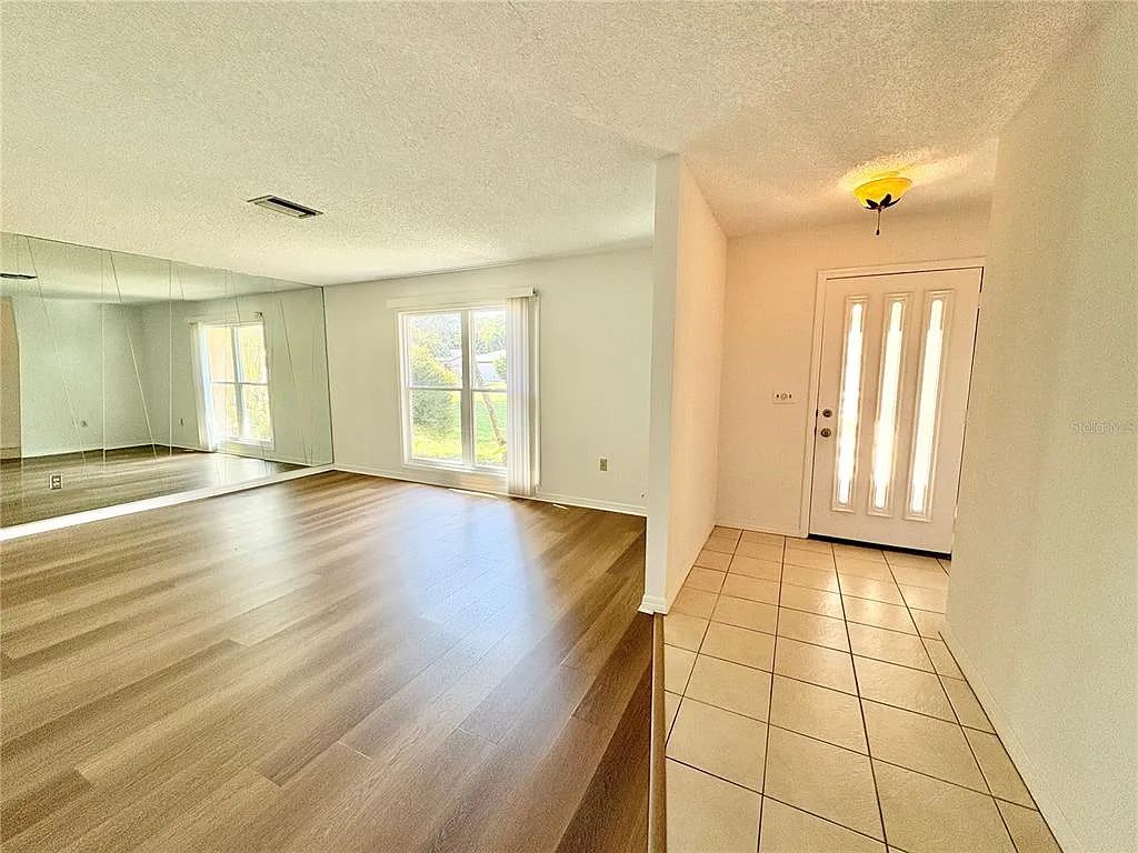 3 bed, 2.0 bath, 1829 sqft, $2,850 — Photo 4