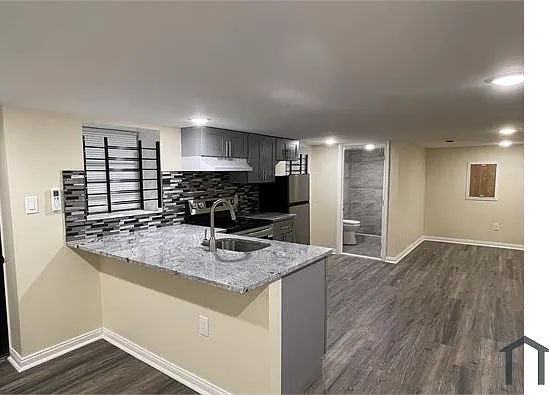 Studio, 448 sqft, $1,100 — Photo 2