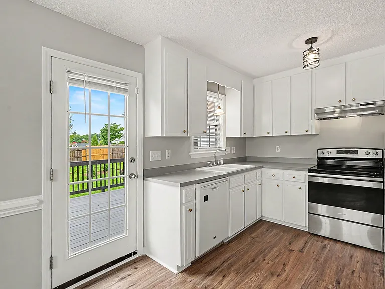200 Waterford Dr — Photo 13