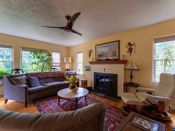 3rd image of 1370 SW 35th St