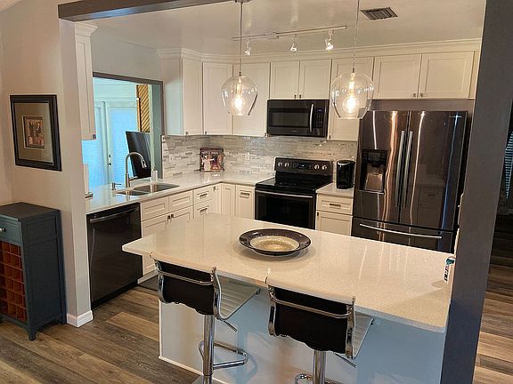 4th image of 679 Nieves Ln