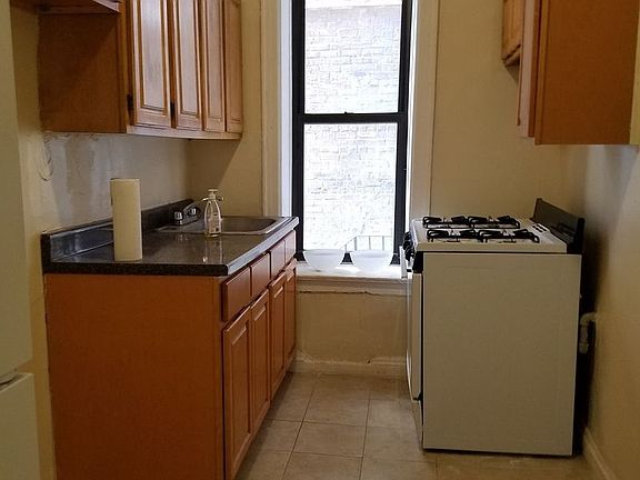 5th image of 300 Sullivan Pl APT A4