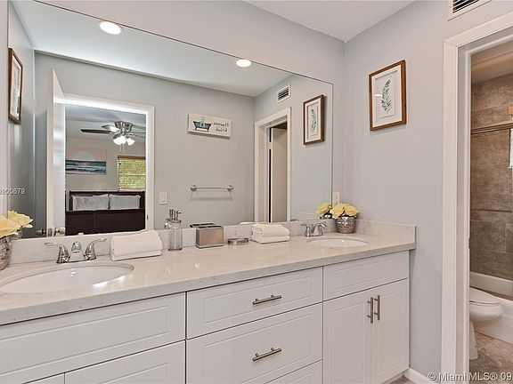 3rd image of 5300 Pierce St #5300