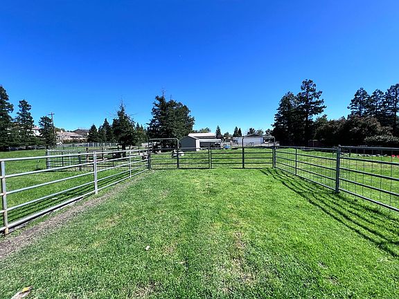 4th image of 3802 Kenwood Way #B