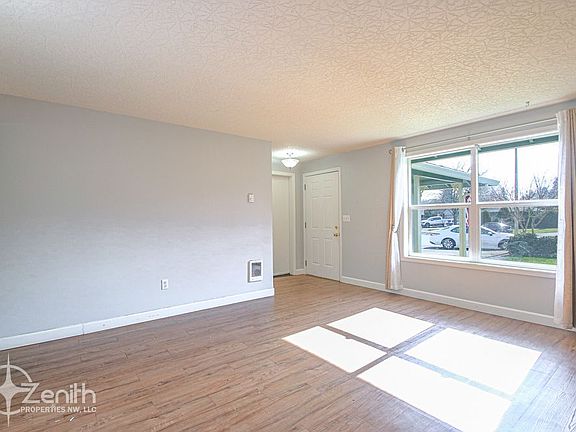 5th image of 13902 NE 89th Cir