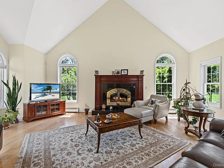 20 Goshen Rd — Photo 11