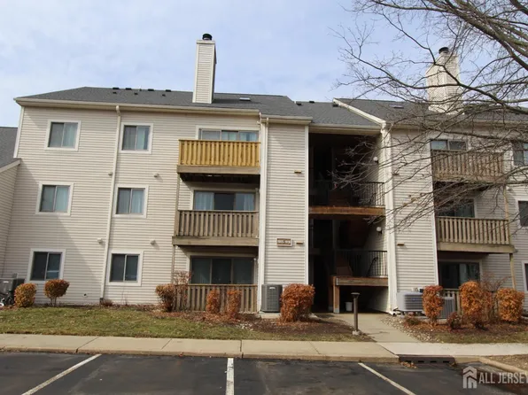 1905 Aspen Dr, Plainsboro, NJ 08536