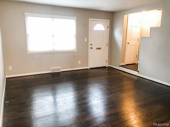 4th image of 721 N Eton St