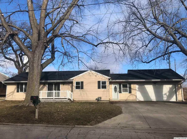 1616 W 7th Ave N, Clear Lake, IA 50428