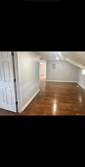 437 Saint Claire St #B — Photo 15
