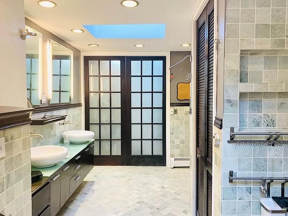 1st image of 1234 E 37th St #1