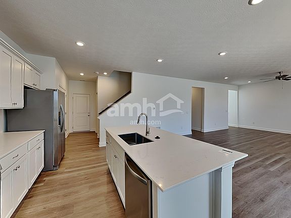 4th image of 223 Deanscroft Dr