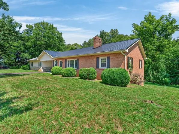 2911 Ararat Hwy, Ararat, VA 24053