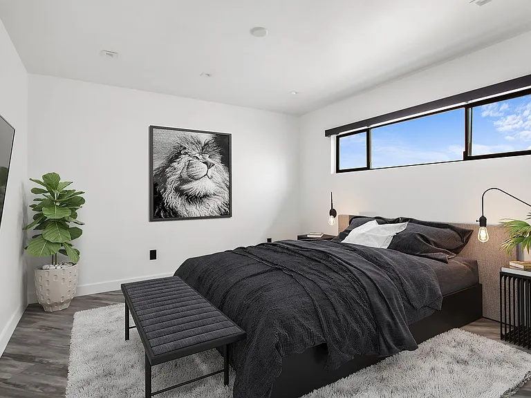 230 S Carondelet St — Photo 34