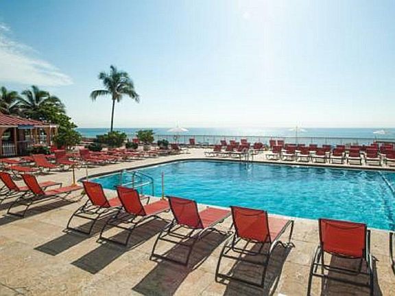 5th image of 19202 Collins Ave #632